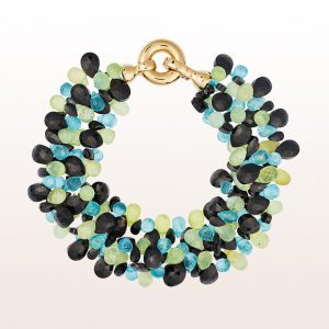 Bracelet with prehnite, apatite, onyx and an 18kt yellow gold clasp