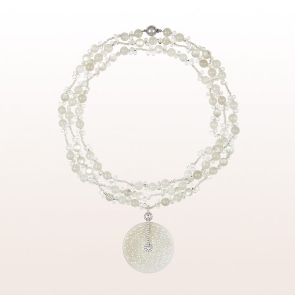 Anhänger mit weißem Jade und Brillanten 0,80ct auf einem Collier mit weißem Mondstein, weißem Zirkon und einer 18kt Weißgold Kugelschließe