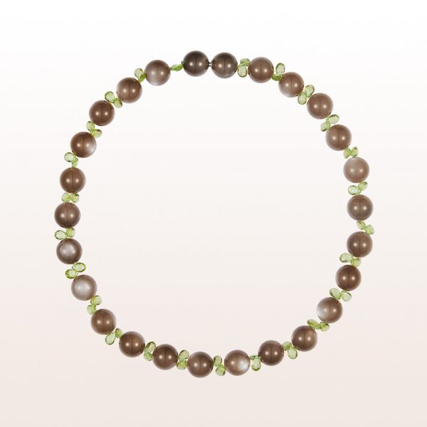 Necklace with brown moonstones, peridot and an 18kt white gold clasp