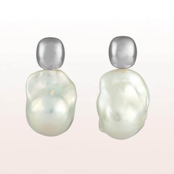 Earrlings with baroque pearls in 18kt white gold