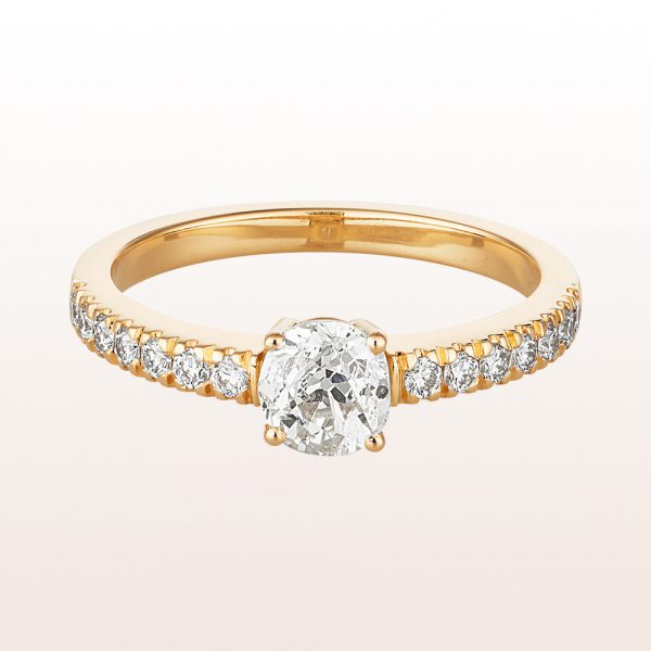 Ring with old european cut diamond 0,76ct and brilliant cut diamonds 0,27ct in 18kt yellow gold