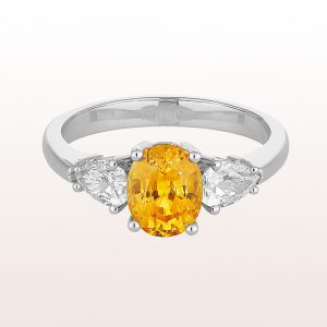 Ring with yellow sapphire 1,75ct and diamond-drops 0,62ct in 18kt white gold