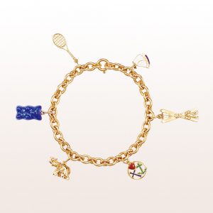 Charm bracelet with various pendants in 18kt yellow gold