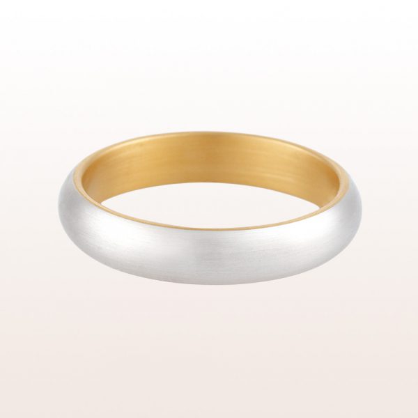 Wedding ring out of platin and fine gold. With 4mm to 7mm