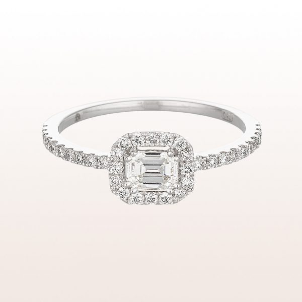 Ring mit emerald cut Diamant 0,34ct und Brillanten 0,27ct in 18kt Weißgold