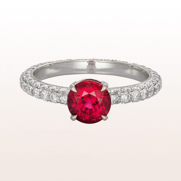 Rind with ruby 1,67ct and brilliants 1,21ct in 18kt white gold