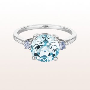 Ring with topaz, sapphires and brilliants 0,04ct in 18kt white gold