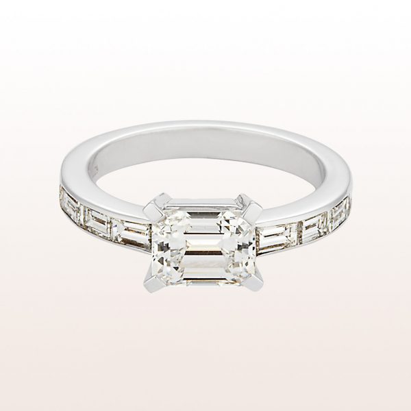 Ring with emerald cut diamonds 1,84ct and baguette-diamonds 0,95ct in 18kt white gold
