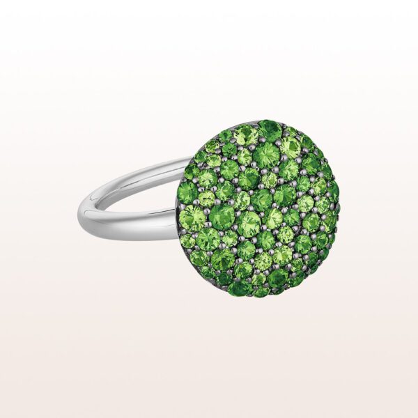 Ring with tsavorite 1,62ct in 18kt white gold.