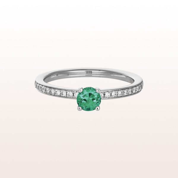 Ring with emerald 0,37ct and diamonds 0,16ct in 18kt white gold.