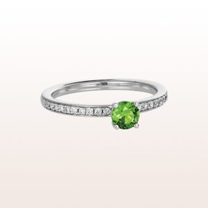 Ring with tsavorite 0,41ct and diamonds 0,16ct in 18kt white gold.